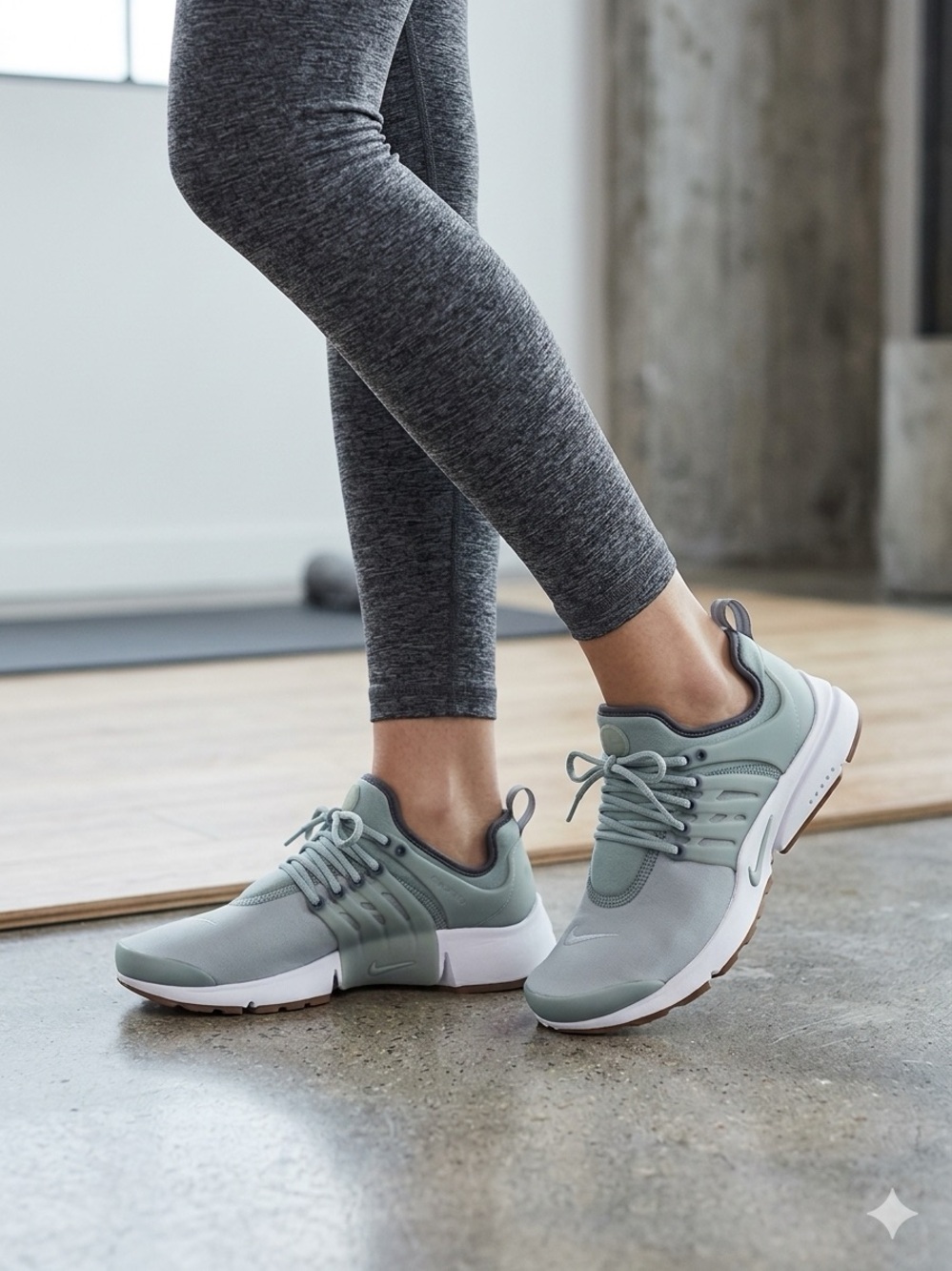 Nike Women's Air Presto Light Pumice/Gunsmoke Low-Profile Sneakers EUC Size 8